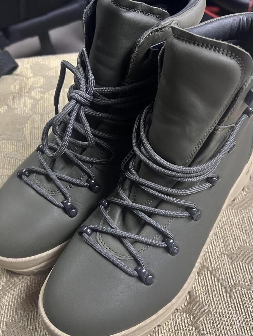 Merrell Moab 3 Mid Waterproof Hiking Boots Olive Green Size 8 Vibram